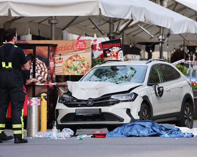 car-runs-into-crowd-in-leipzig,-germany,-injuring-several-people