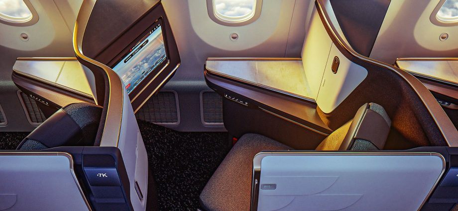 air-canada’s-4-secret-suites-are-quietly-replacing-first-class-on-the-boeing-787-10-dreamliner