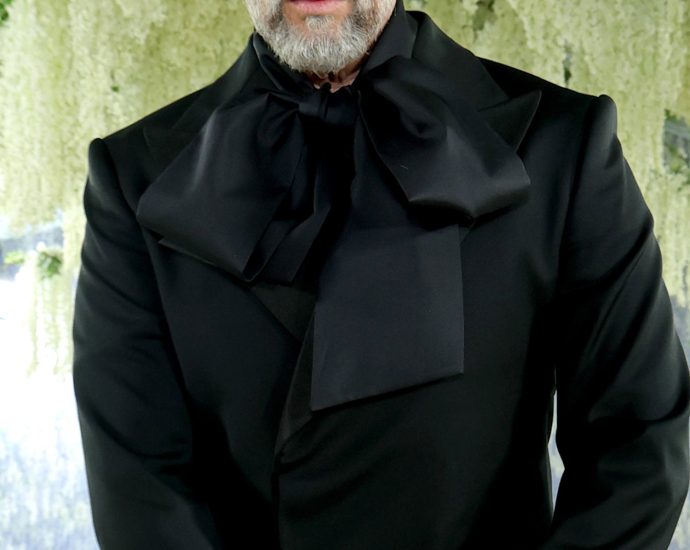 bad-bunny-appears-at-met-gala-in-‘aging-body’-look