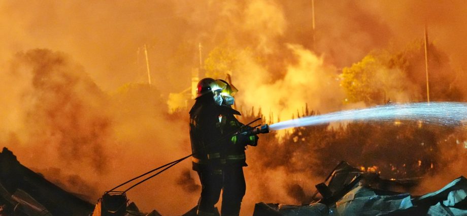 explosion-at-fireworks-factory-in-china-kills-26,-injures-61