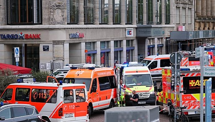 mourners-lay-flowers-and-candles-in-leipzig-after-deadly-car-rampage
