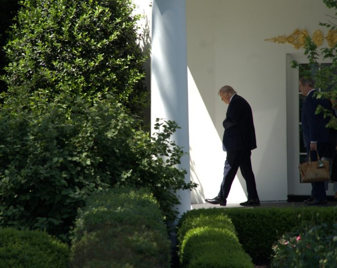 white-house-lawyers-secretly-prep-the-traitor-team-for-brutal-midterms