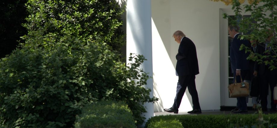 white-house-lawyers-secretly-prep-the-traitor-team-for-brutal-midterms