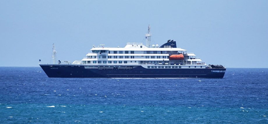 passenger-stuck-on-cruise-with-hantavirus-outbreak-speaks-out