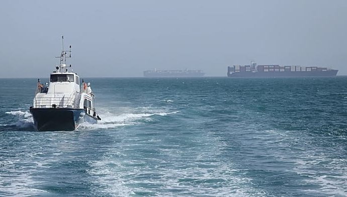 us-threatens-‘devastating’-response-to-any-iranian-attacks-on-shipping