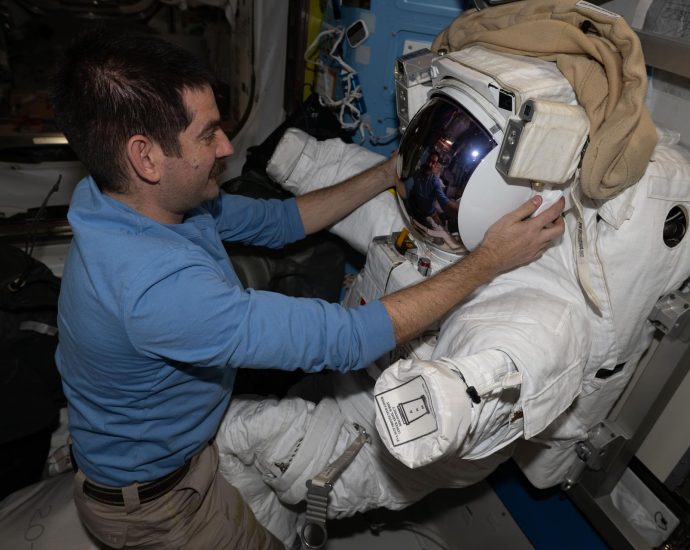 crew-works-health,-spacesuits,-and-cargo-mission-preps-on-tuesday