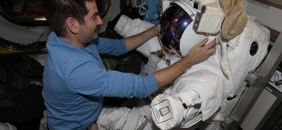 crew-works-health,-spacesuits,-and-cargo-mission-preps-on-tuesday