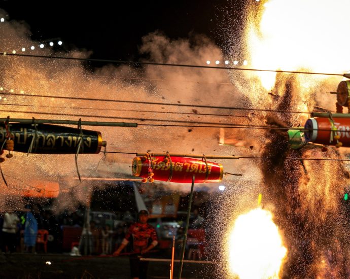 thai-temples-launch-rockets-in-friendly-festival-rivalry