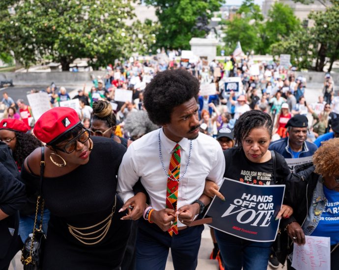 protesters-rally-in-louisiana-and-tennessee-against-redistricting
