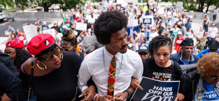 protesters-rally-in-louisiana-and-tennessee-against-redistricting