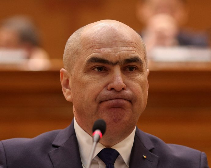 romania’s-pro-eu-government-ousted-after-no-confidence-vote