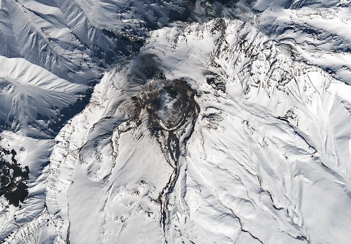 melting-snow-off-shivelyuch
