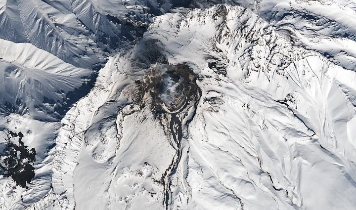 melting-snow-off-shivelyuch
