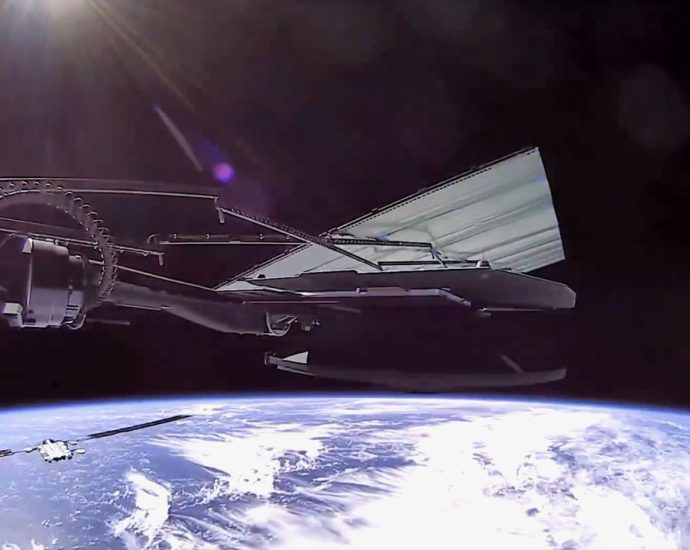 Watch SpaceX Starlink train circle Earth in amazing satellite video