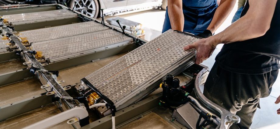uk-repair-shops-may-risk-losing-insurance-without-ev-training