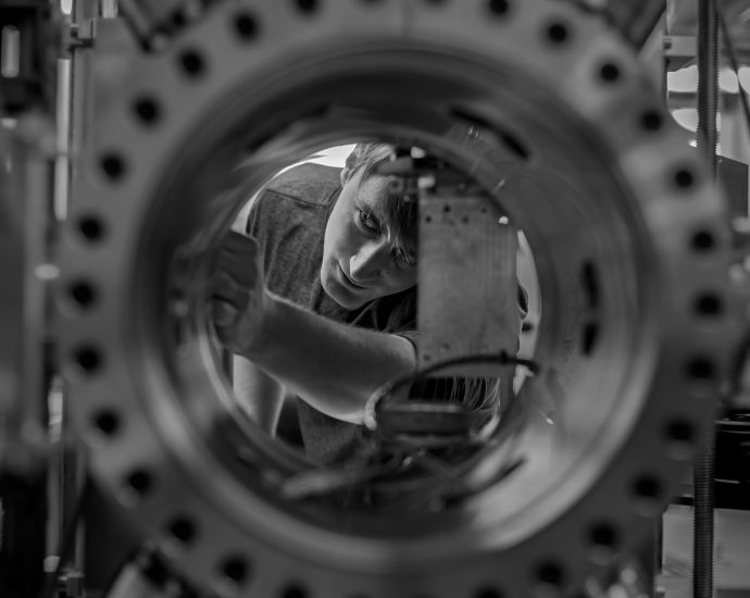 new-nasa-technology mimics-extreme-cold-of-the-lunar-night 