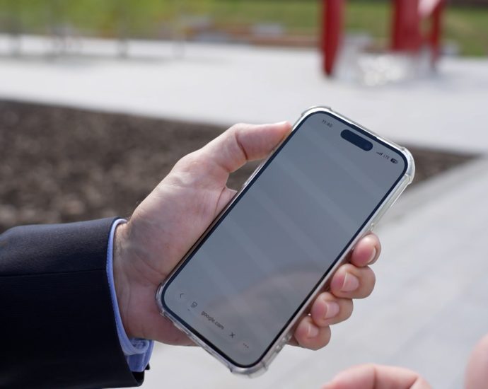 russia-cuts-mobile-internet-in-moscow-citing-drone-security-concerns