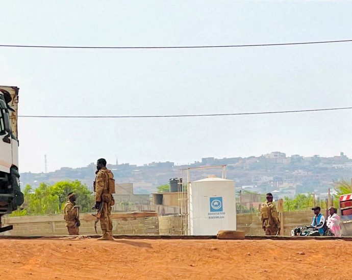 al-qaeda-linked-fighters-storm-mali-prison,-block-food-supplies-to-bamako