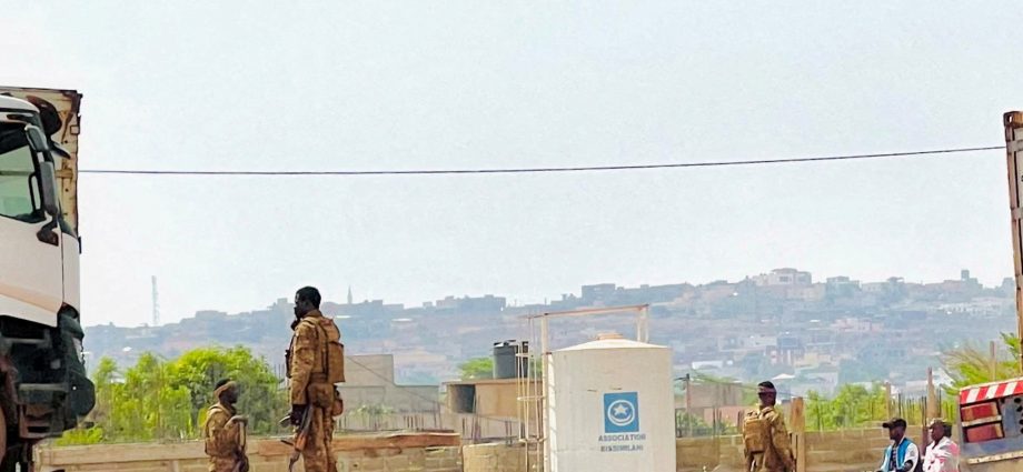 al-qaeda-linked-fighters-storm-mali-prison,-block-food-supplies-to-bamako
