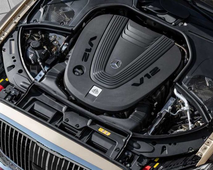 No Surprise: Maybach Customers Want V12s