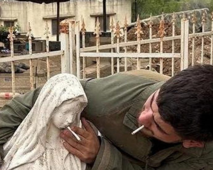 israeli-soldier-caught-desecrating-statue-of-virgin-mary-in-lebanon
