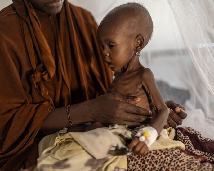 aid-cuts,-drought-and-conflict-leave-somalis-desperate