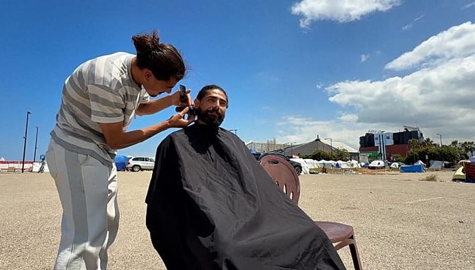 at-beirut-shoreline-camp,-volunteer-barber-brings-dignity-with-free-haircuts