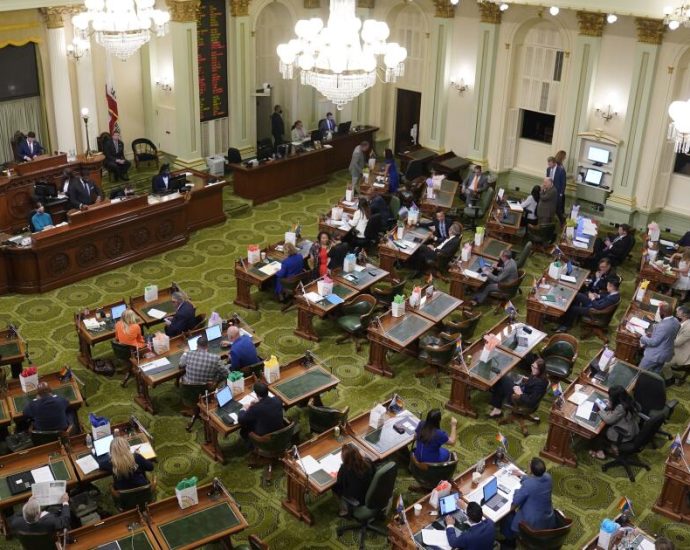 california-under-pressure-—-again-—-as-partisan-redistricting-wars-escalate