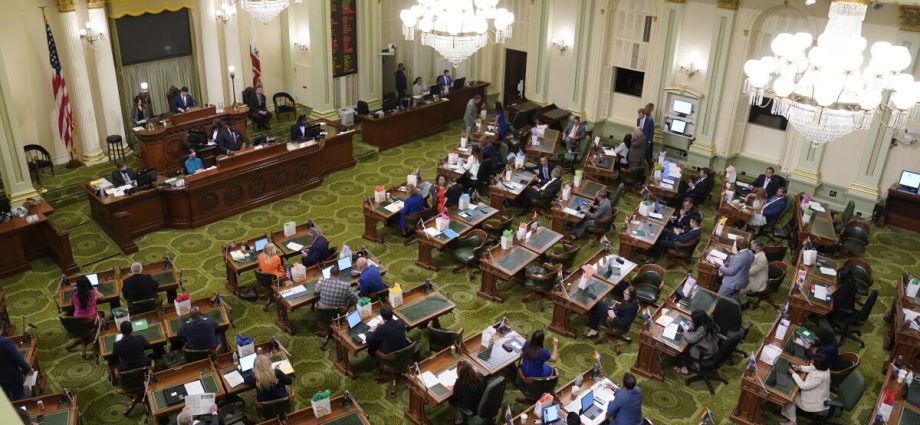 california-under-pressure-—-again-—-as-partisan-redistricting-wars-escalate