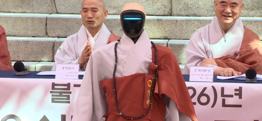 humanoid-robot-becomes-buddhist-monk-in-south-korea
