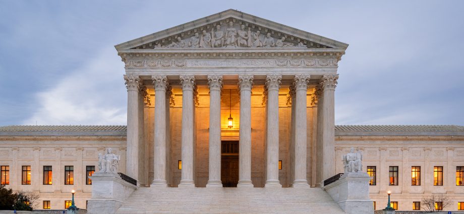 the-supreme-court’s-use-of-emergency-orders-is-on-the-rise.-why?-justices-don’t-say