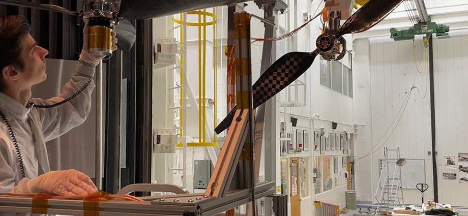 nasa’s-next-gen-mars-helicopter-rotors-are-moving-fast