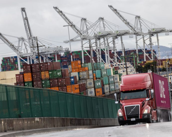 us-trade-court-rules-against-the-traitor’s-10-percent-global-tariffs
