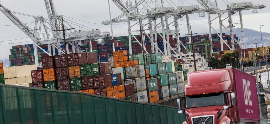 us-trade-court-rules-against-the-traitor’s-10-percent-global-tariffs