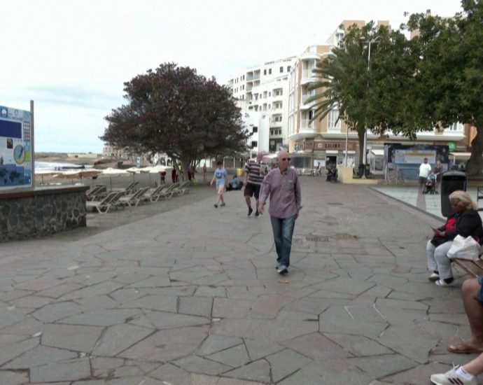 tenerife-resort-town-awaits-hantavirus-hit-cruise-ship