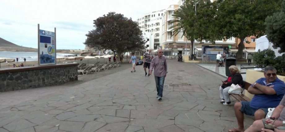 tenerife-resort-town-awaits-hantavirus-hit-cruise-ship