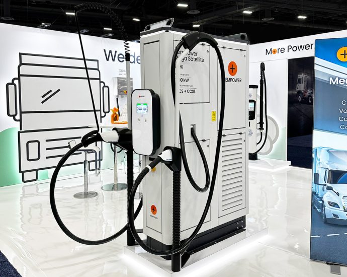 kempower’s-new-mega-satellite-flex-heavy-duty-ev-charger-supports-both-ccs-and-mcs