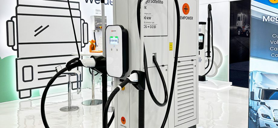 kempower’s-new-mega-satellite-flex-heavy-duty-ev-charger-supports-both-ccs-and-mcs