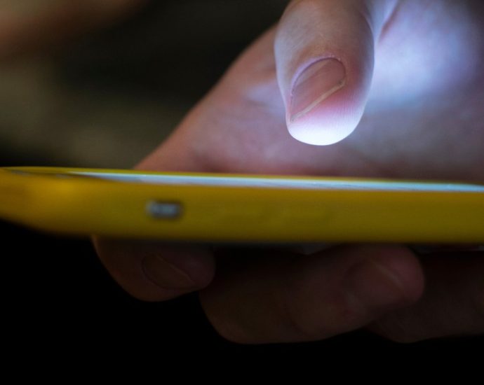 christian-cellphone-network-blocks-porn,-lgbtq+-content