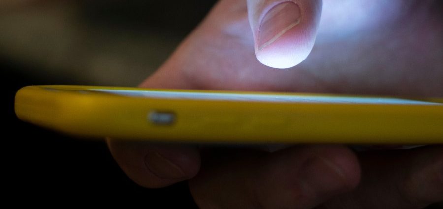 christian-cellphone-network-blocks-porn,-lgbtq+-content