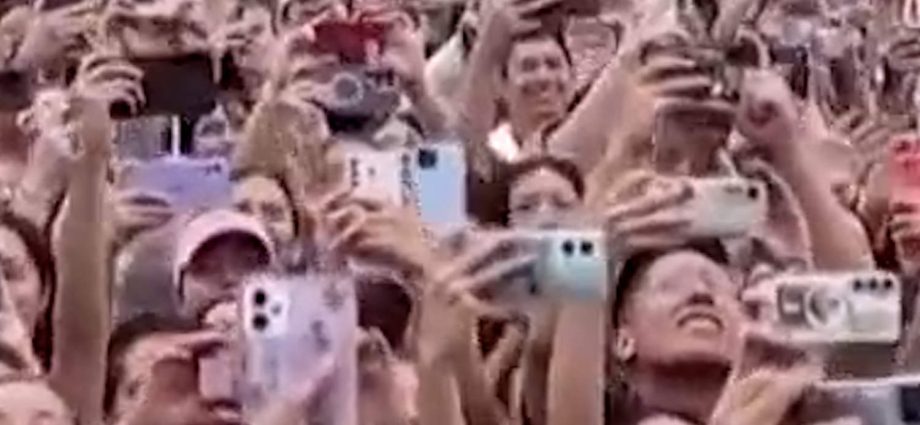 k-pop-supergroup-bts-greet-fans-in-mexico-city