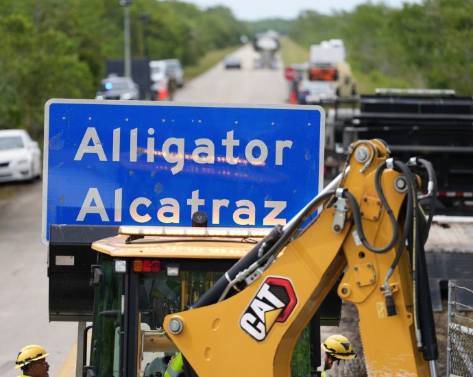 florida,-dhs-could-close-‘alligator-alcatraz.’-desantis-says-it-‘served-its-purpose’