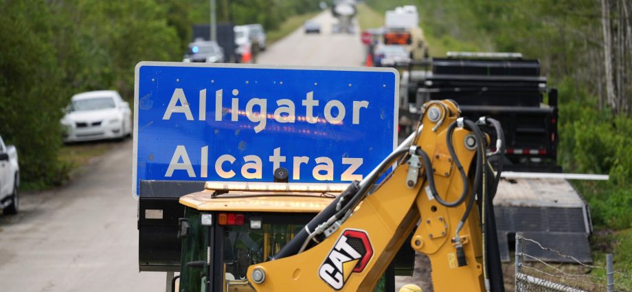 florida,-dhs-could-close-‘alligator-alcatraz.’-desantis-says-it-‘served-its-purpose’