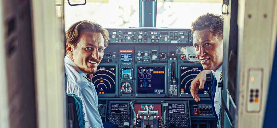 the-striking-differences-pilots-notice-when-training-on-airbus-&-boeing-aircraft