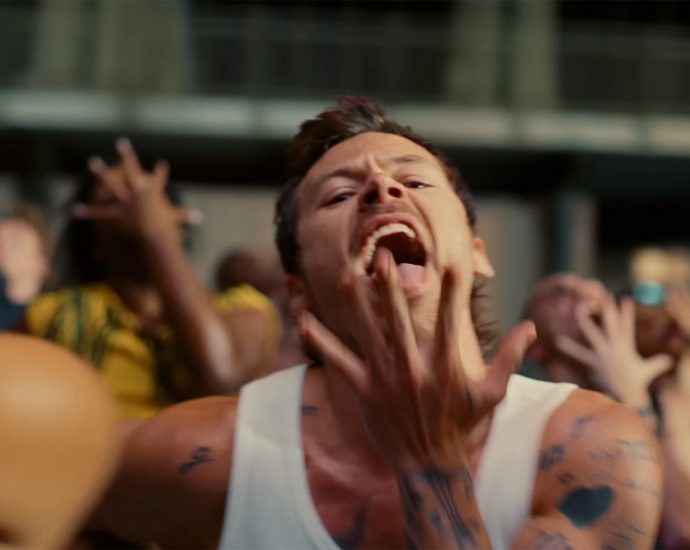 harry-styles’-new-music-video-is-all-hip-thrusts,-disco,-and-queer-chaos