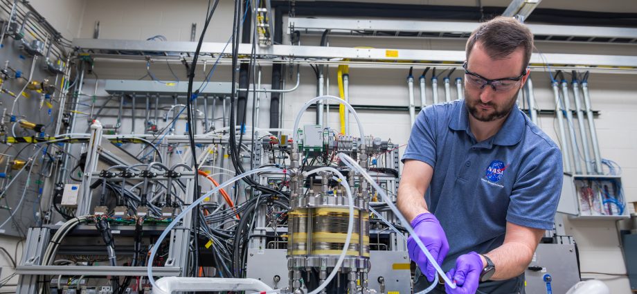 nasa-fuel-cell-tests-pave-way-for-energy-storage-on-moon