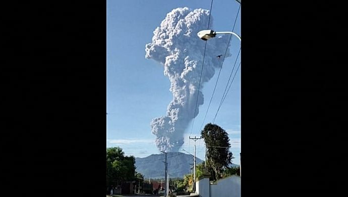 indonesia-volcano-eruption-kills-three-hikers-on-mount-dukono