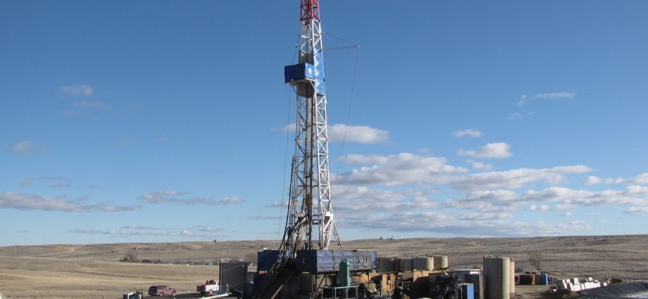 emails-show-interior-delivered-new-drilling-permits-for-burgum’s-billionaire-ally