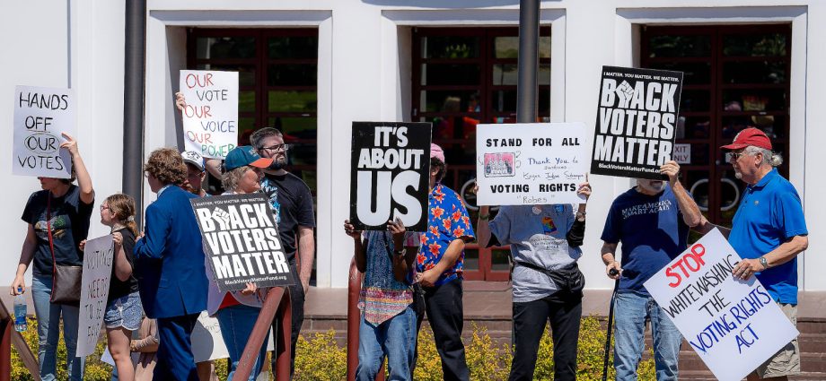 alabama-takes-step-toward-a-new-congressional-map-while-awaiting-court-action