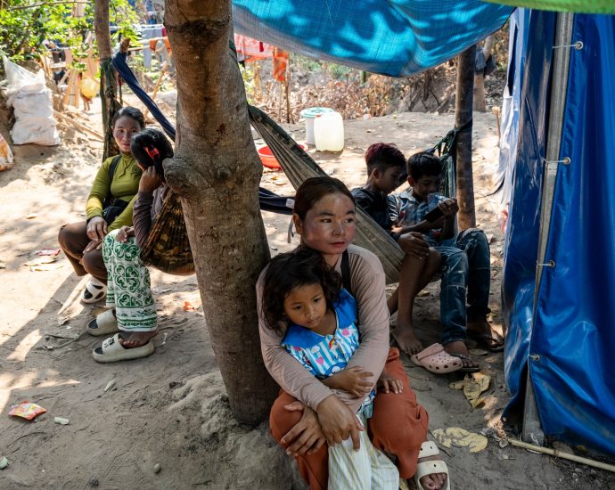 cambodians-struggle-with-displaced-lives-amid-tense-ceasefire-with-thailand